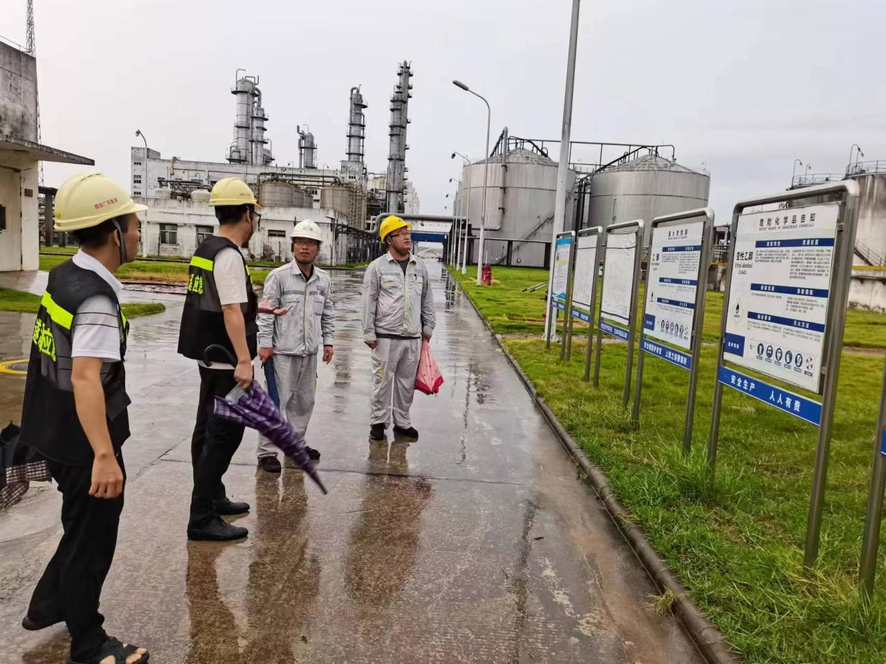 有風防風，無風防雨，遂溪縣應急管理局認真做好危化行業風后防汛工作1.png