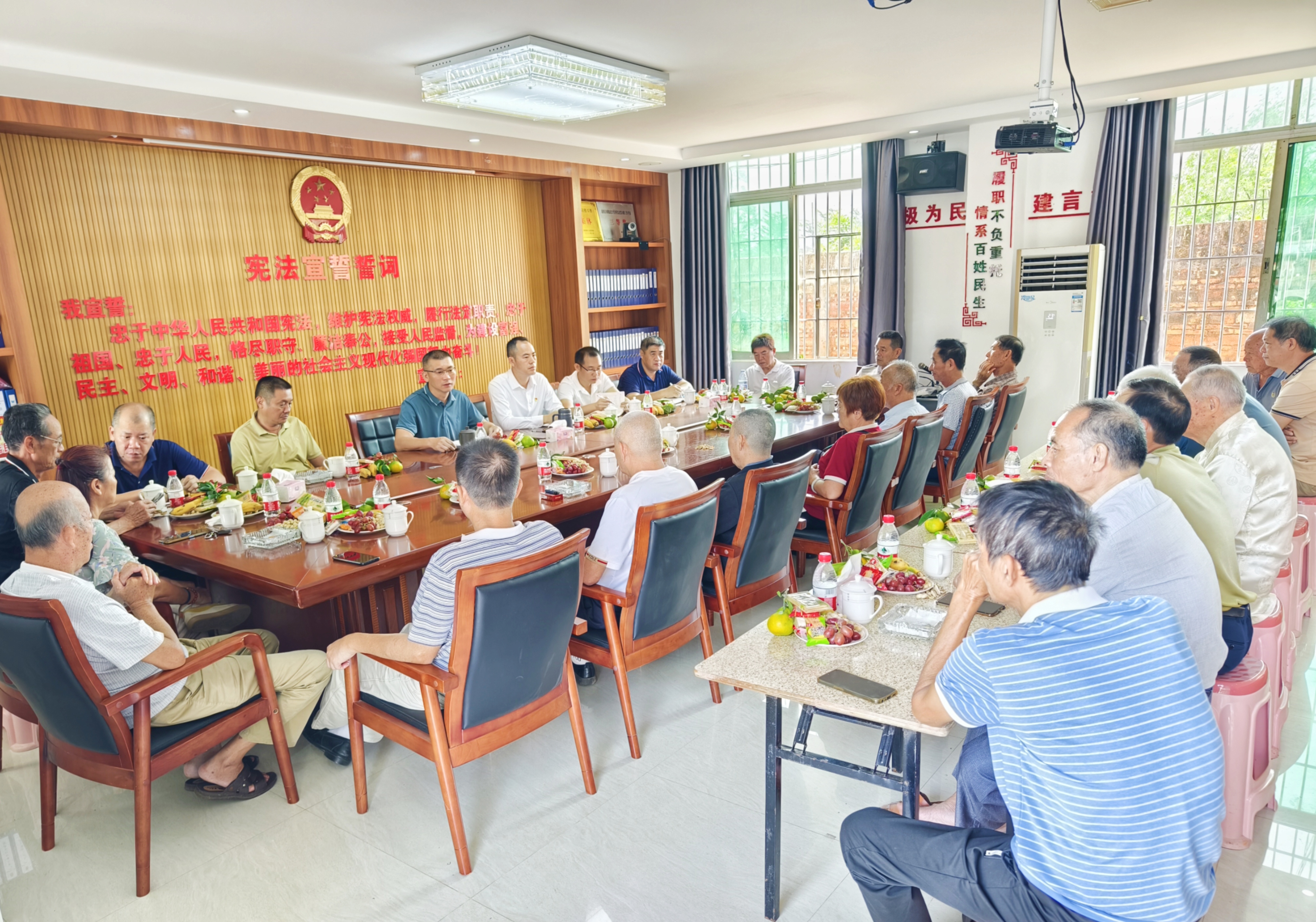 江洪鎮(zhèn)重陽節(jié)老干部座談會(huì)：共話發(fā)展，凝聚力量