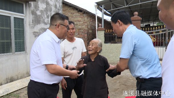 劉劍率隊開展重陽節百歲老人慰問活動